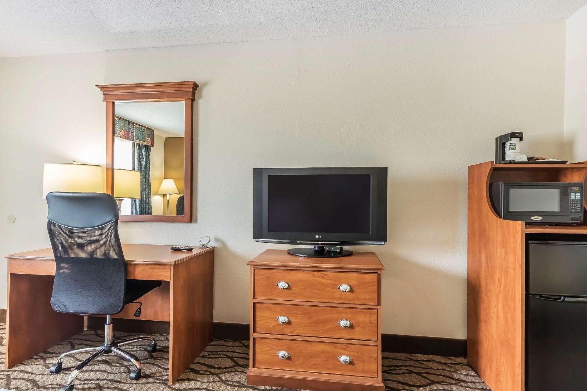 Quality Inn Charleston - Sikeston Екстериор снимка