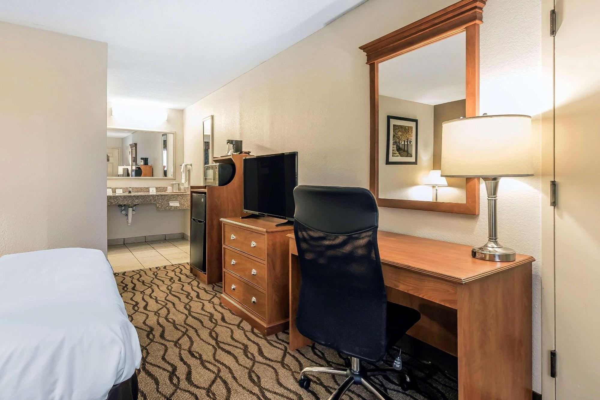 Quality Inn Charleston - Sikeston Екстериор снимка