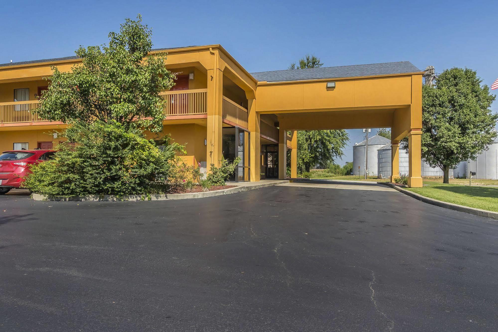 Quality Inn Charleston - Sikeston Екстериор снимка