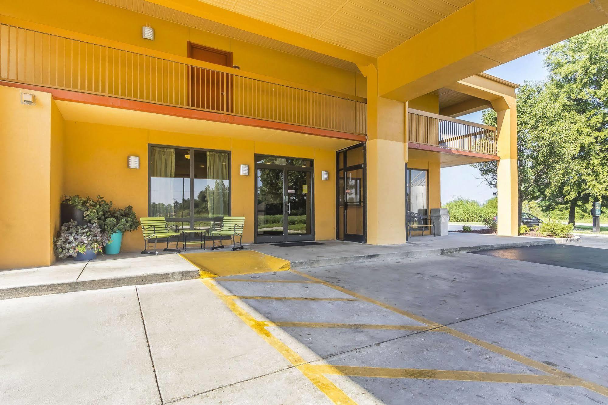 Quality Inn Charleston - Sikeston Екстериор снимка